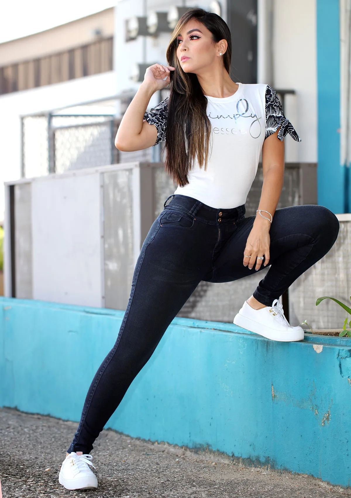 1702 Skinny Jean Woman by Scarcha