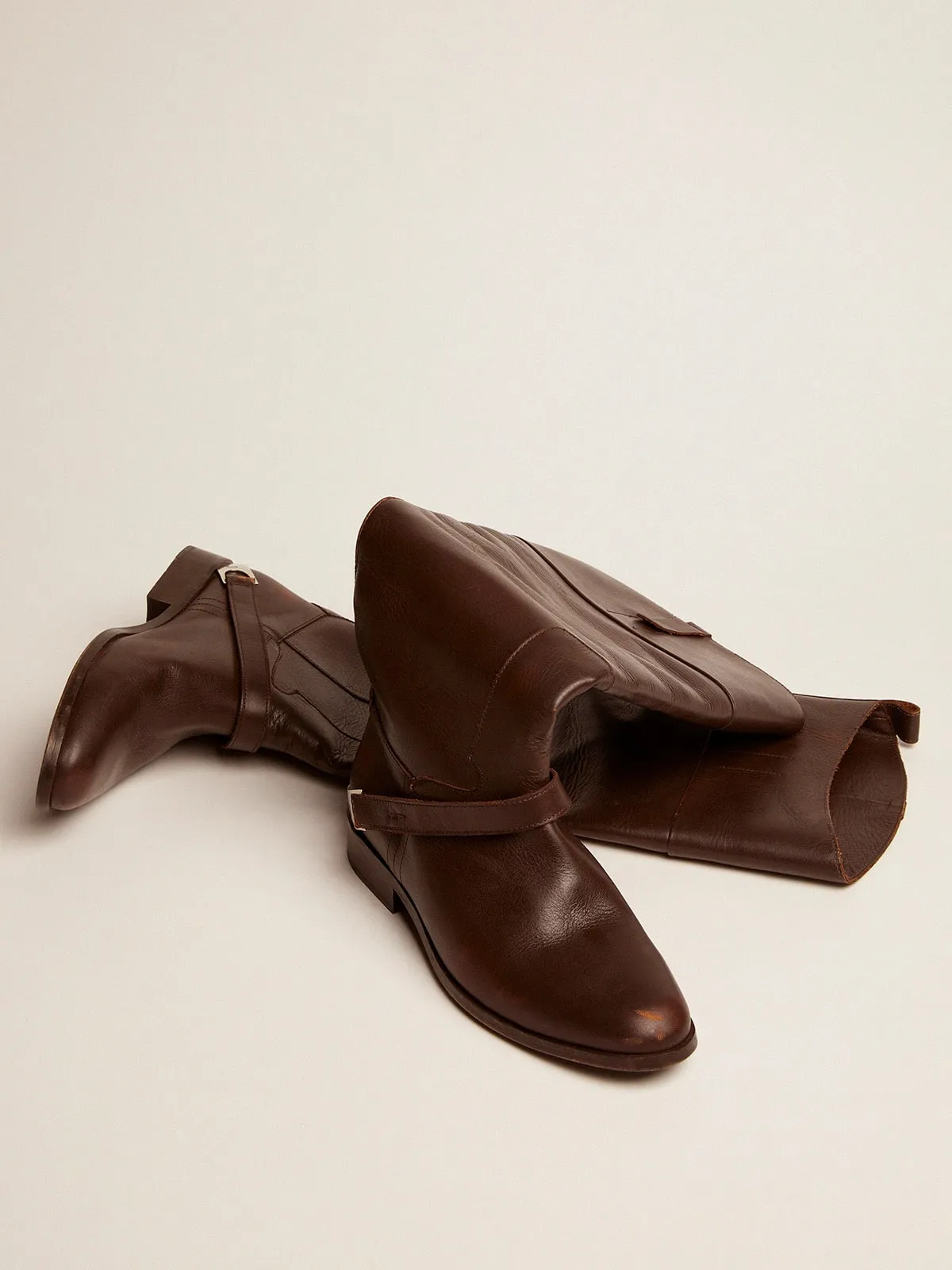 Botas Charlie para mujer de piel marrón oscuro y bocado en el tacón