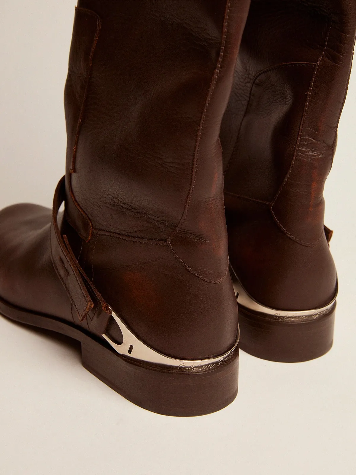 Botas Charlie para mujer de piel marrón oscuro y bocado en el tacón