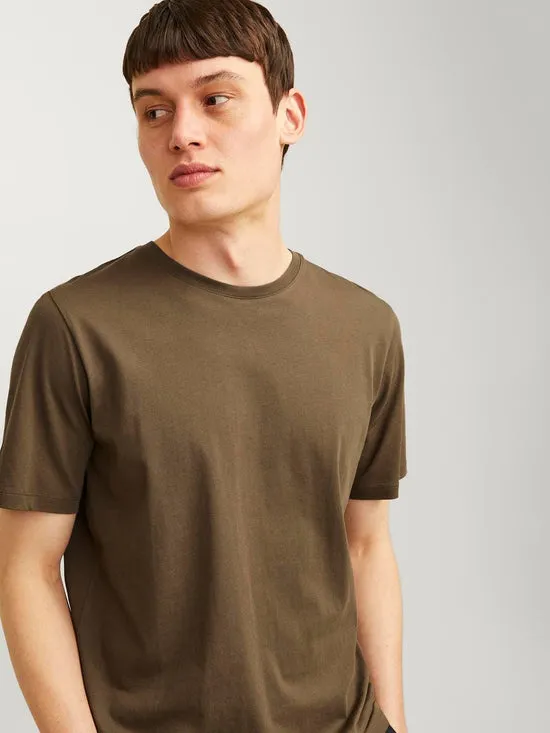 CAMISETA BáSICA MARRóN  JJEORGANIC