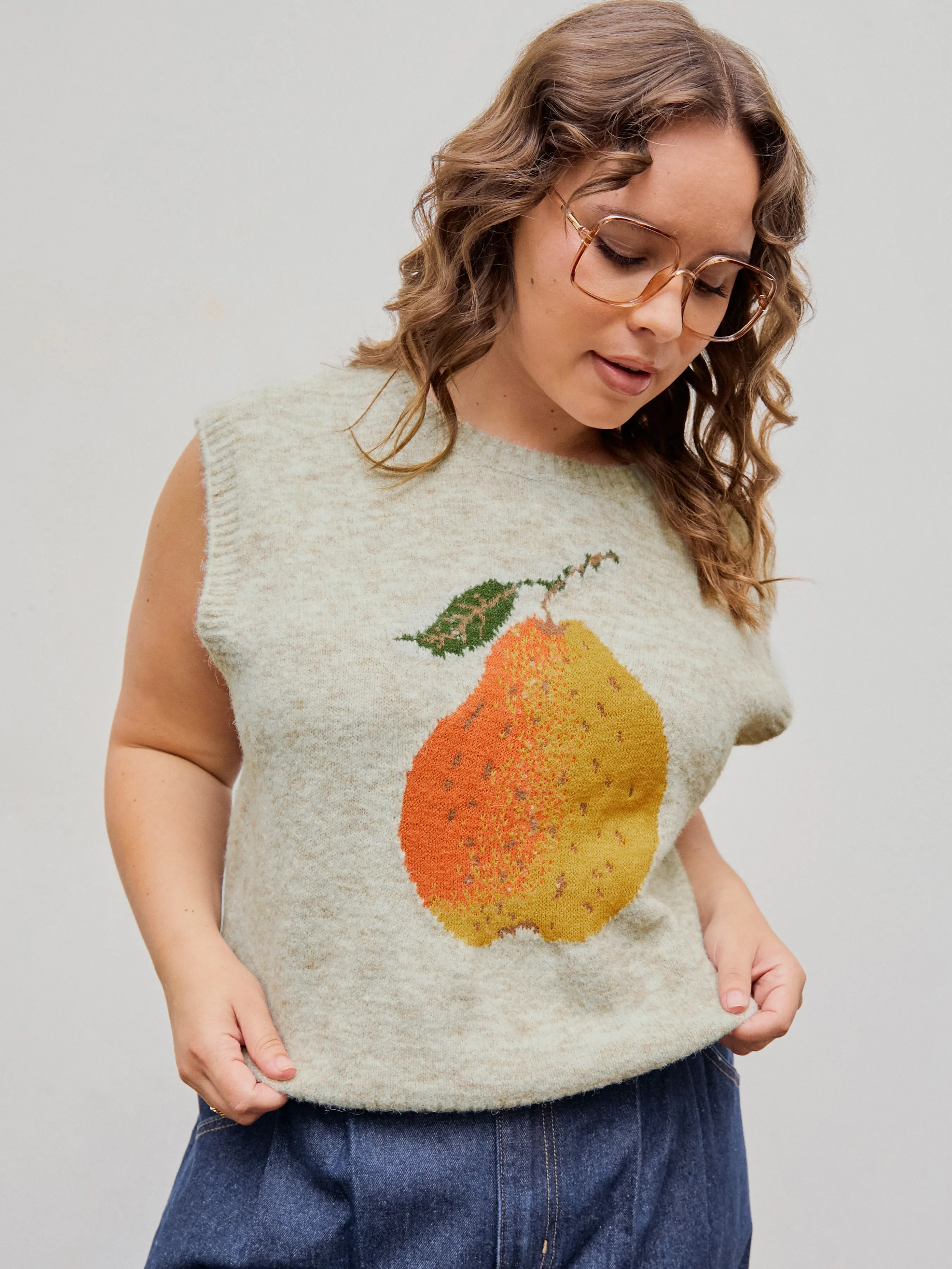  Chaleco de lana con gráfico de pera y cuello redondo de punto Curvy