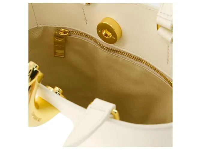 LE PETIT BAMBOLA SHOPPER BAG  JACQUEMUS  CUERO  MARFIL BLANCO 