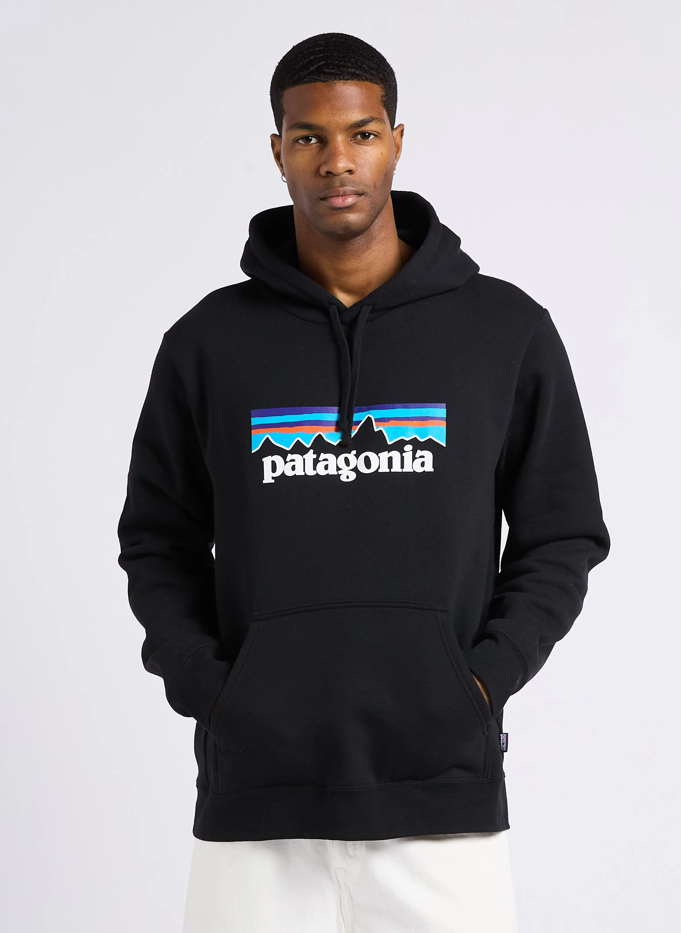 LOGO UPRISAL  SUDADERA EN NEGRO
