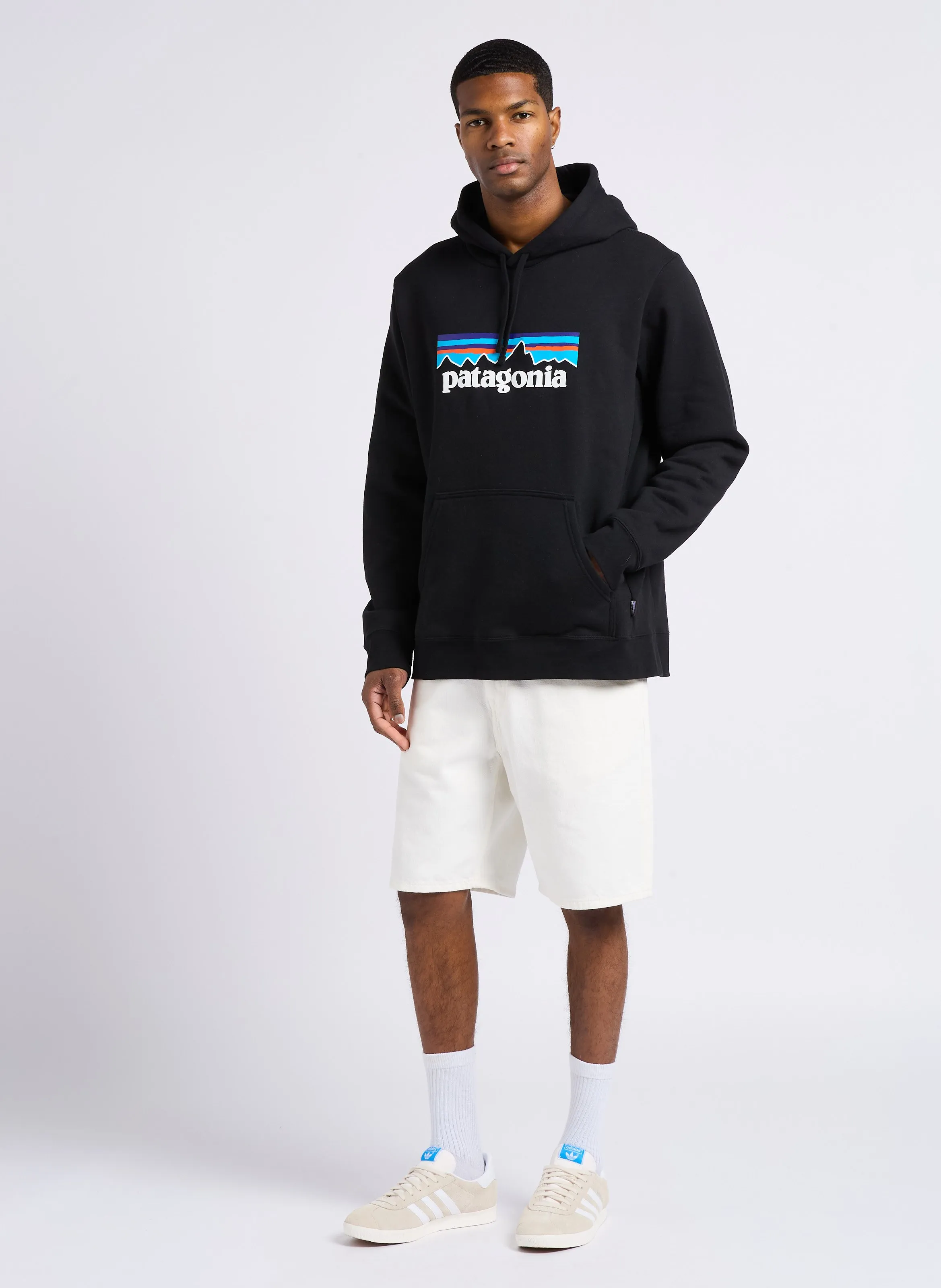 LOGO UPRISAL  SUDADERA EN NEGRO